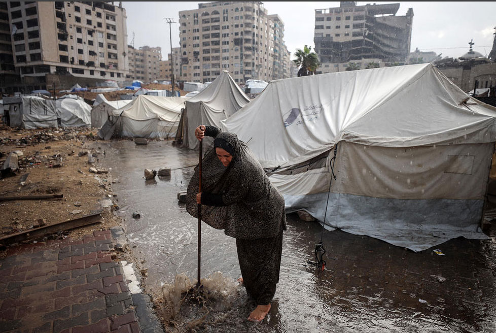 دیدنی های امروز؛ از سیل غزه تا پرتاب ماهواره های استارلینک