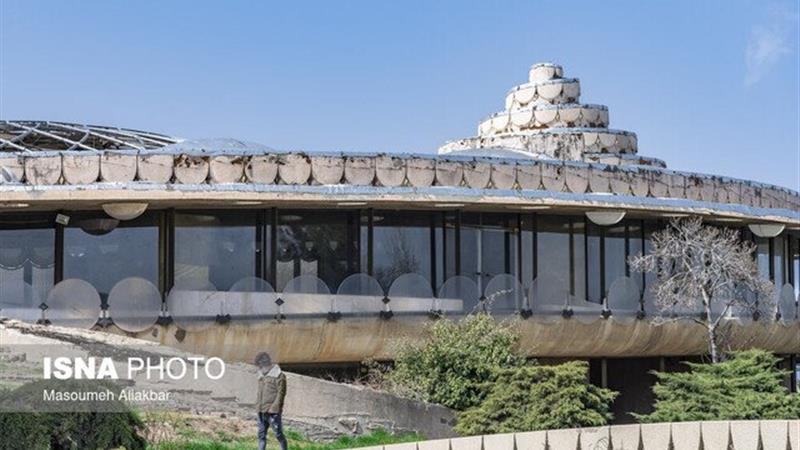 کاخ مروارید مهرشهر با سقفهای فروریخته رها شده است