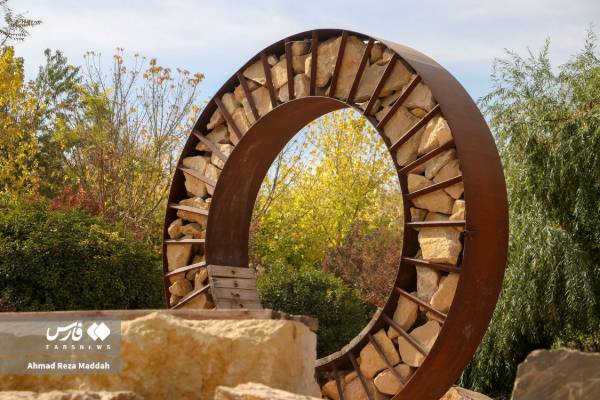 جلوه‌ای از پاییز باغ گل‌های شیراز