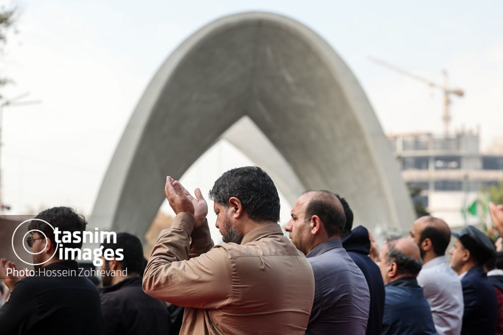 عکس/ نماز طلب باران در دانشگاه علم و صنعت