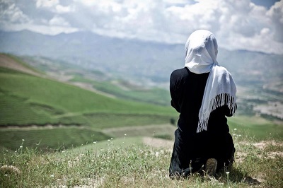 سرگذشت غمانگیز دختری که پدرش او را در قمار باخت