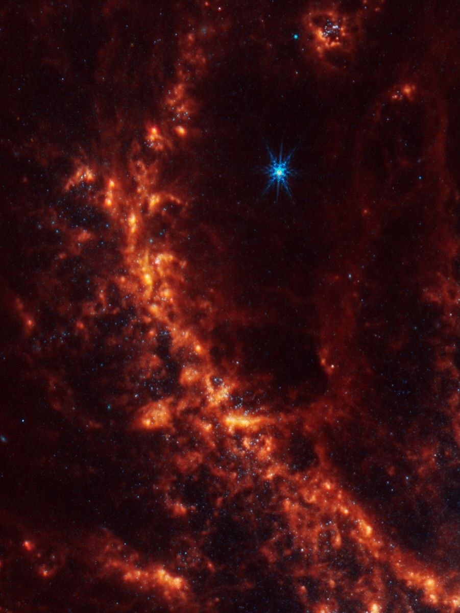 عکس/ شاهکار جدید تلسکوپ جیمز وب؛ تولد ستارگان در کهکشانی ۶۰ میلیون سالنوری دورتر از زمین