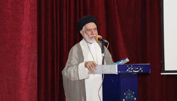 امامجمعه دیر: مردم منتظر بهرهبرداری از آبشیرینکن هستند