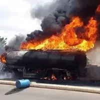 برخورد ۲ تانکر سوخت در گردنه لاشتر یک مصدوم داشت