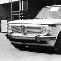 نگاهی به هنر استتار در صنعت خودرو؛ وقتی پورشه برای مخفی کاری، از بدنه ب ام و ۲۰۰۲ استفاده کرد