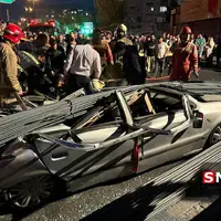 عکس/ واژگونی کامیون حامل میلگرد در کوهسار و سقوط بار روی خودروی سواری