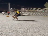 رکوردشکنی دوباره جوان مینابی در کنترل توپ فوتبال