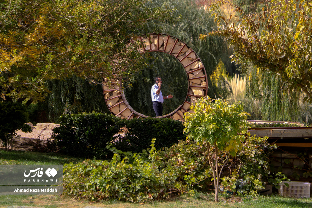 جلوه‌ای از پاییز باغ گلهای شیراز