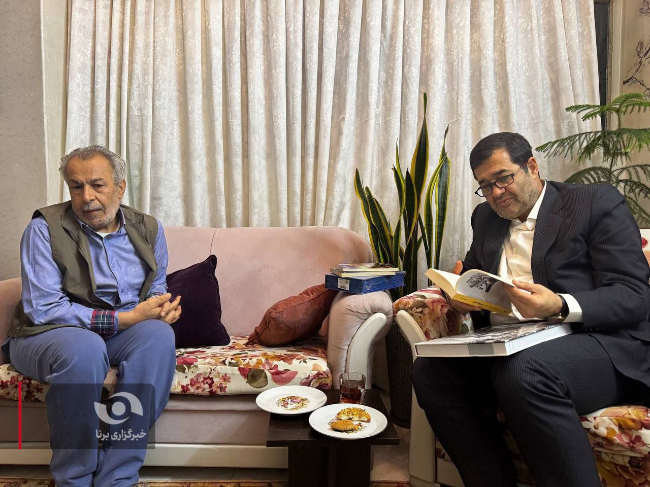  عیادت وزیر ورزش و جوانان از «ابراهیم افشار»