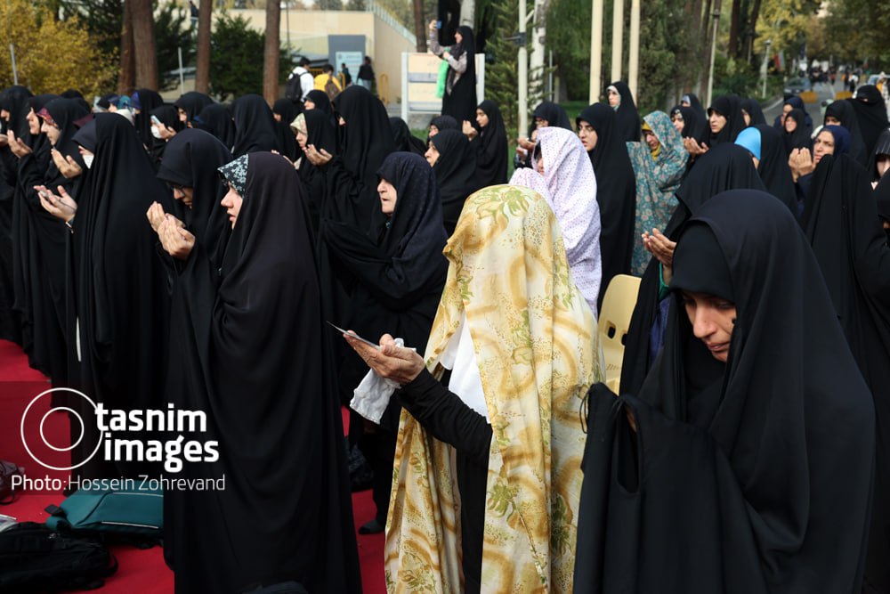 عکس/ نماز طلب باران در دانشگاه علم و صنعت