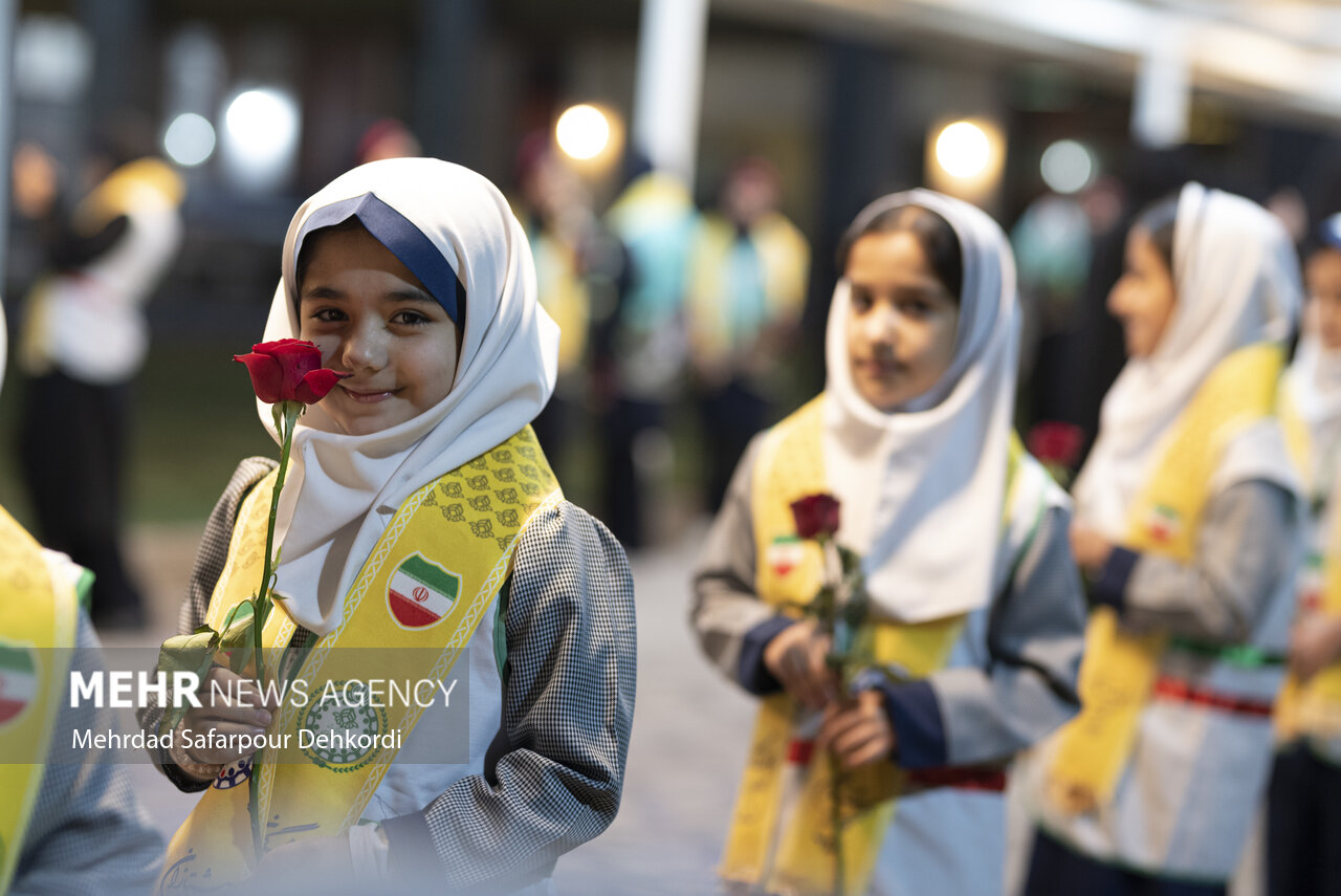 آیین استقبال از پیکر ۶ شهید گمنام دفاع مقدس در شهرکرد