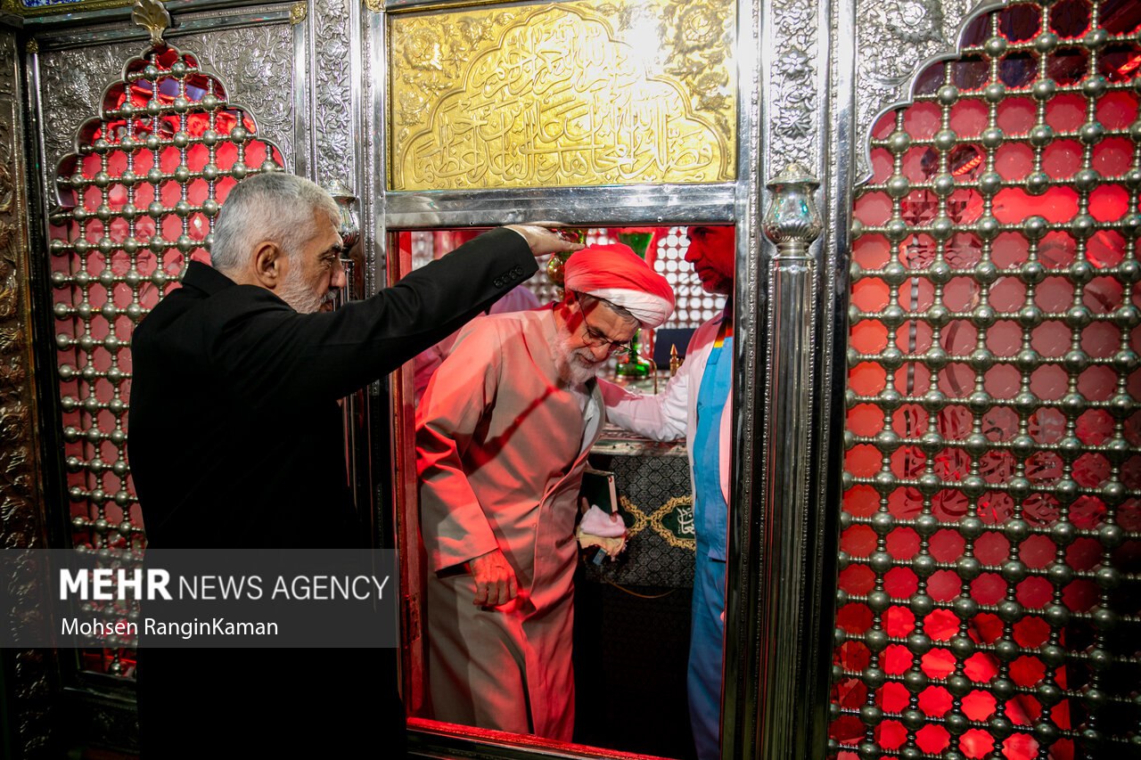  آیین غبارروبی ضریح مطهر آستان مقدس امامزاده صالح(ع)