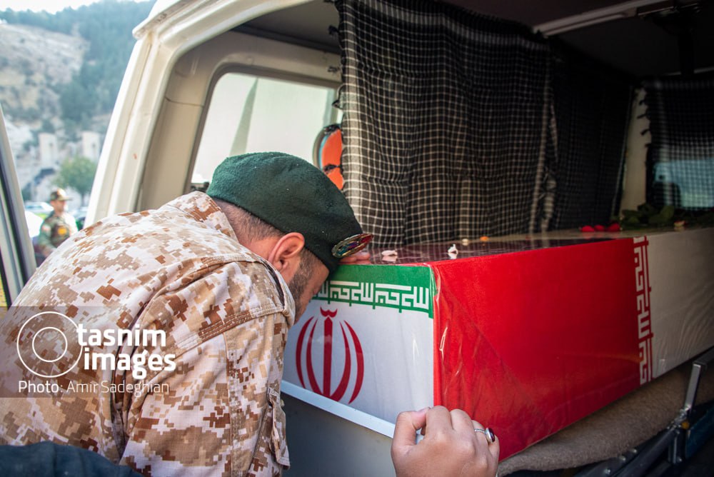 عکس/ استقبال از پیکر مطهر ۱۶ شهید گمنام در شیراز