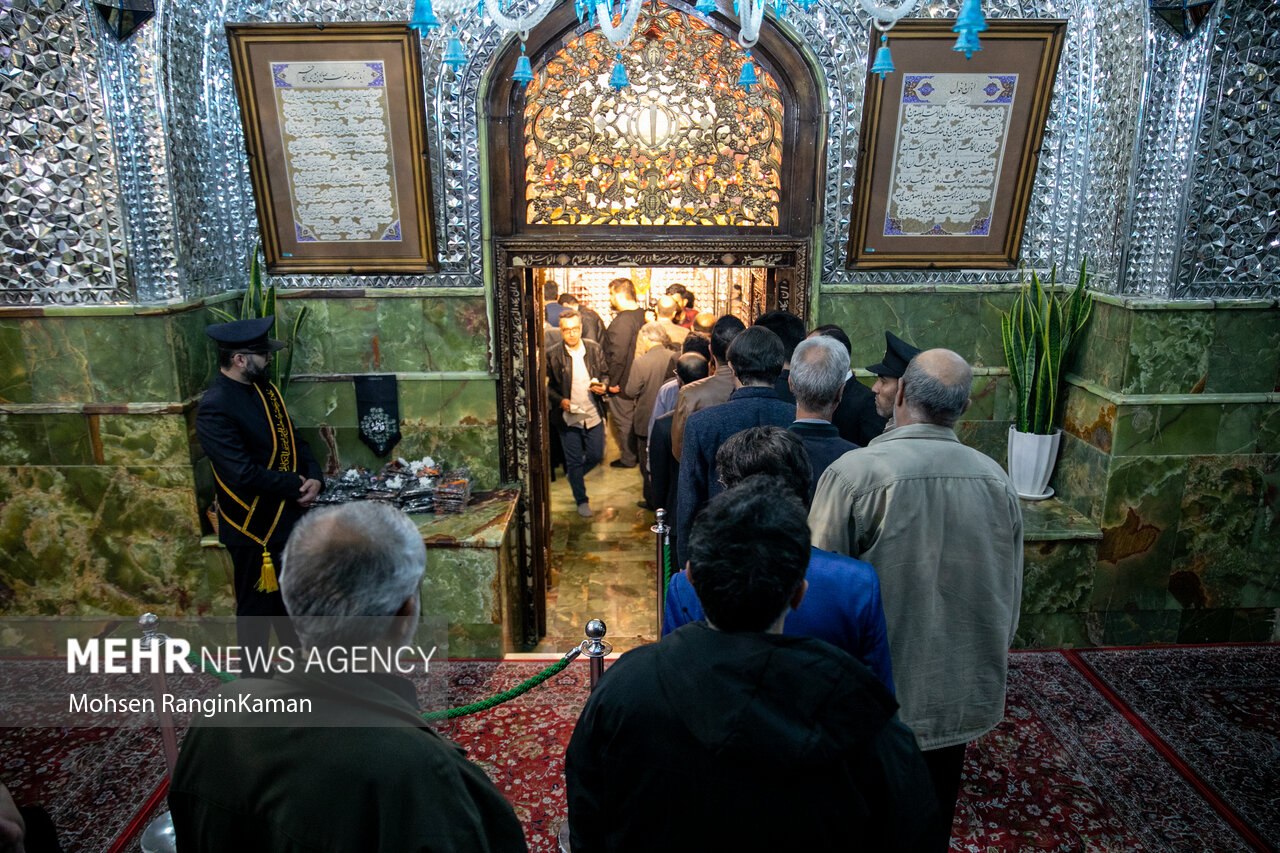  آیین غبارروبی ضریح مطهر آستان مقدس امامزاده صالح(ع)