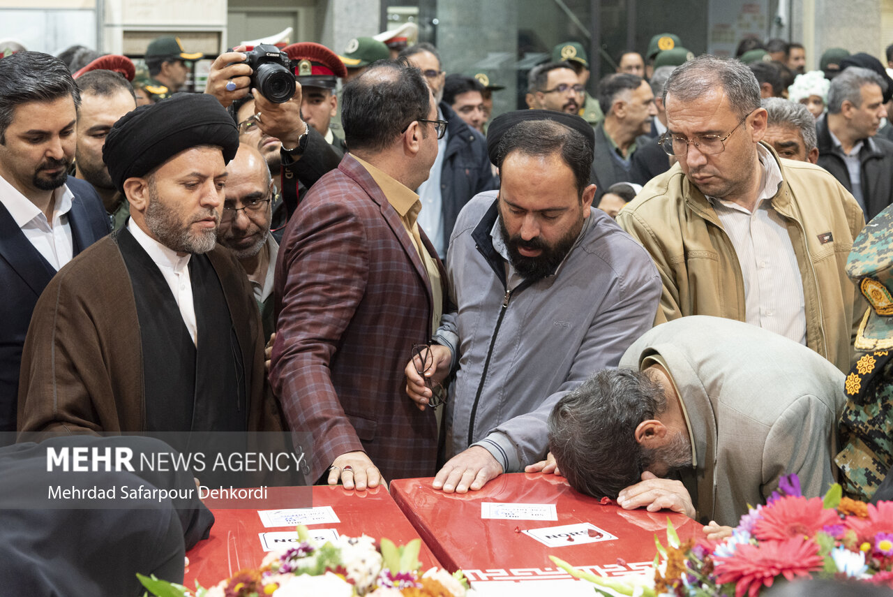 آیین استقبال از پیکر ۶ شهید گمنام دفاع مقدس در شهرکرد