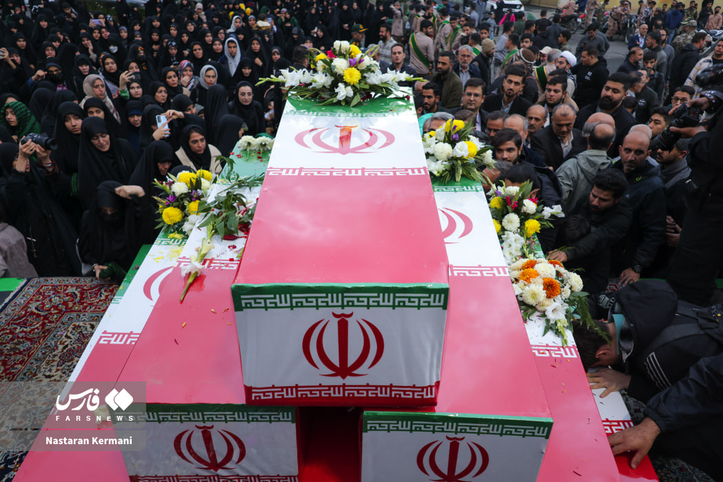 عکس/استقبال مردم کرج از ۱۰ شهید گمنام