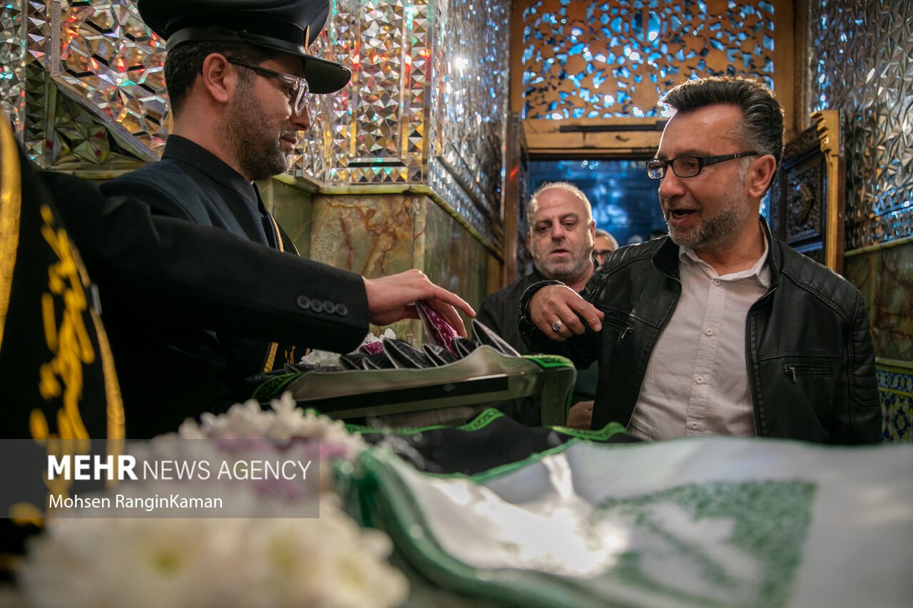  آیین غبارروبی ضریح مطهر آستان مقدس امامزاده صالح(ع)