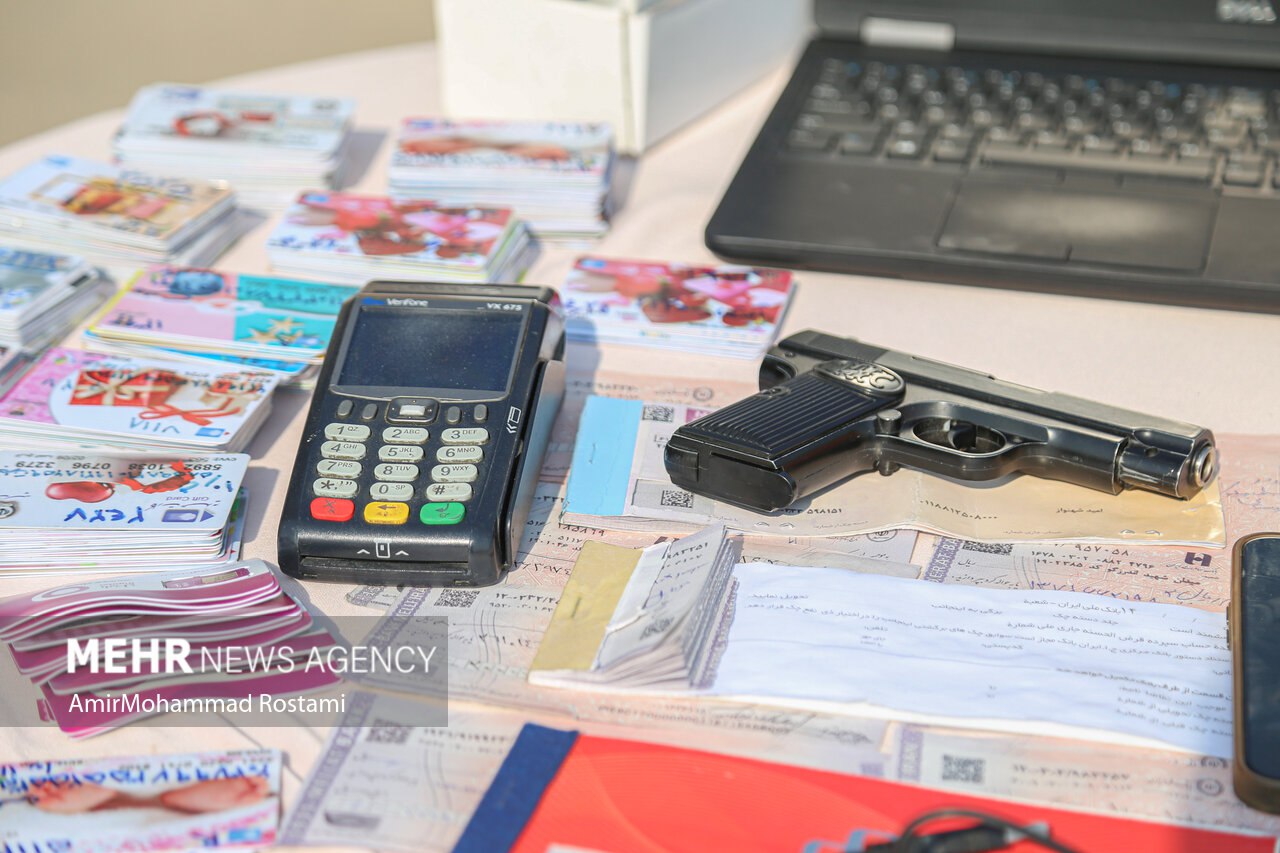  رونمایی از کشفیات فرماندهی انتظامی شرق استان تهران