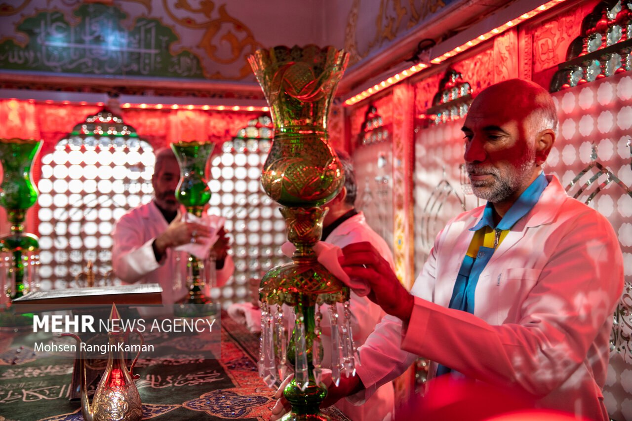  آیین غبارروبی ضریح مطهر آستان مقدس امامزاده صالح(ع)