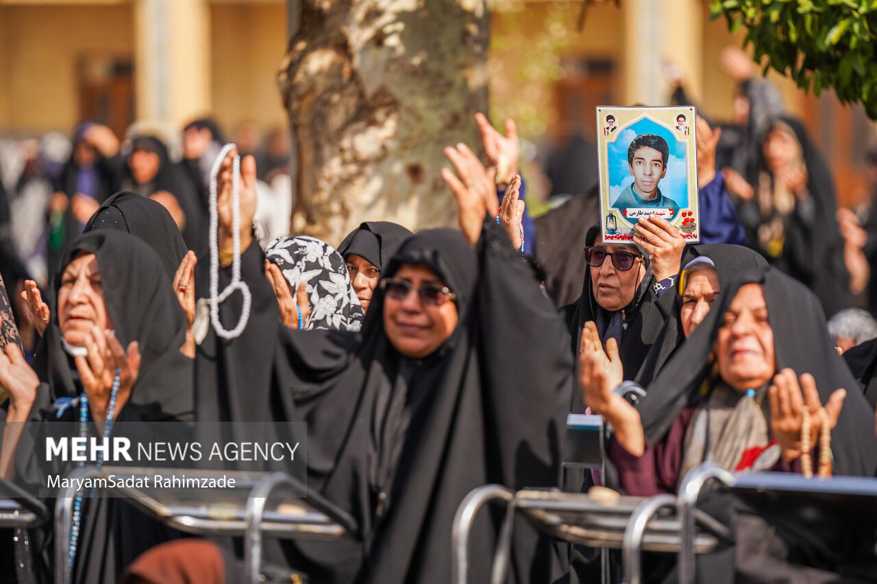 عکس/ اقامه نماز باران در حرم مطهر شاهچراغ(ع)