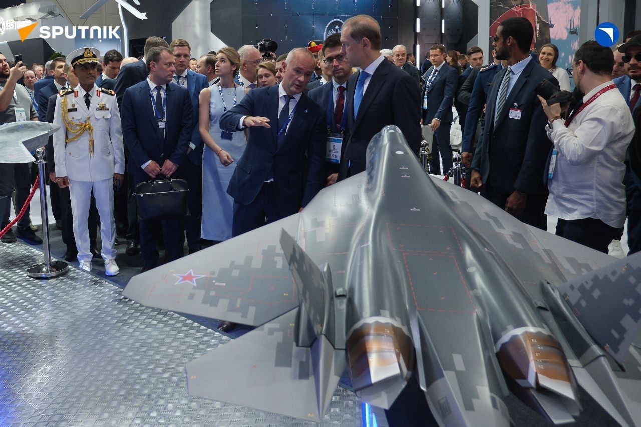 تورِ روسها برای آشناکردن محمد بن زاید با جنگندههای روسی