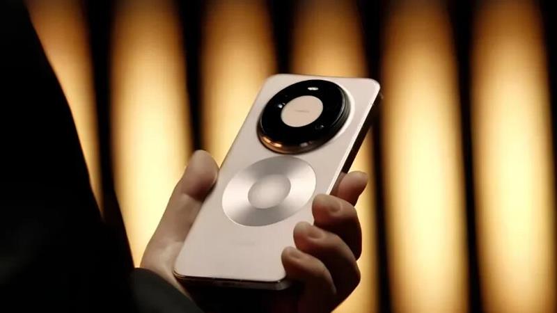 گوشی جدید هواوی با دو حلقه پشتی / عجیبترین طراحی سال