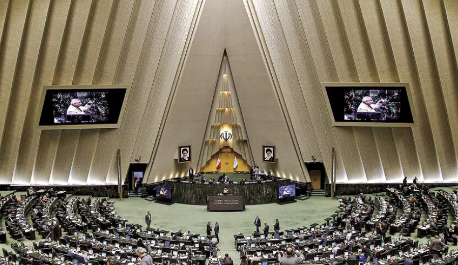 جزئیات بررسی «بهکارگیری بازنشستگان» و «قانون بیمه رانندگان» در مجلس