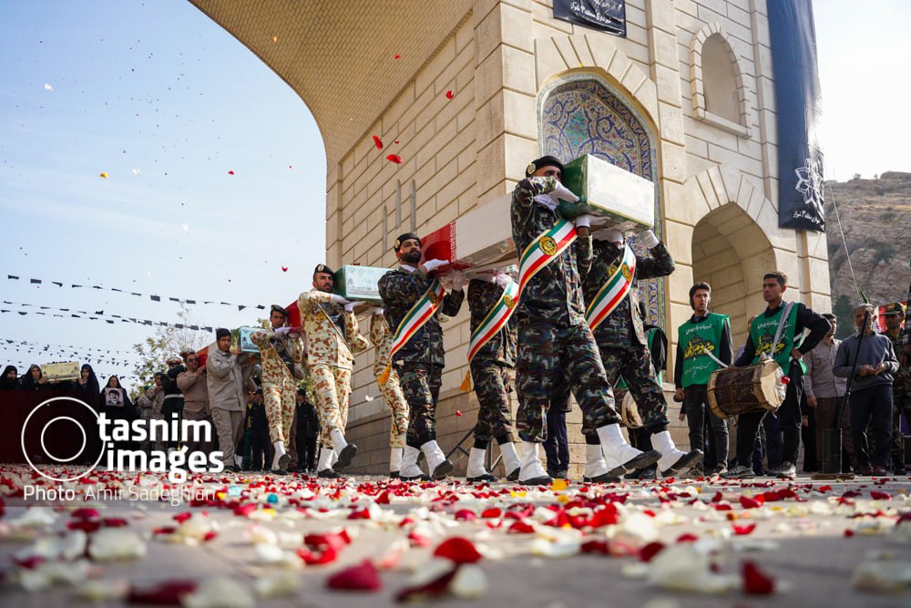 عکس/ استقبال از پیکر مطهر ۱۶ شهید گمنام در شیراز