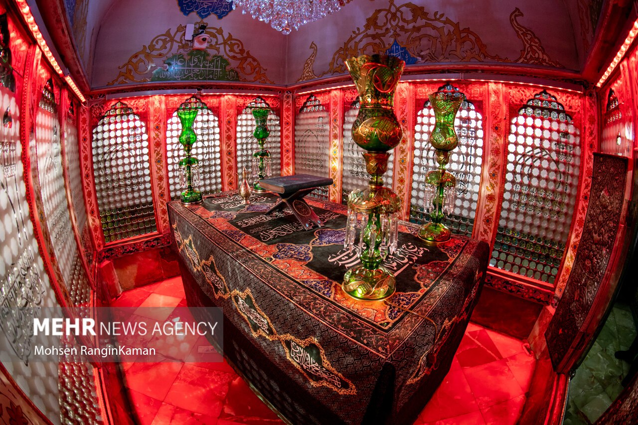  آیین غبارروبی ضریح مطهر آستان مقدس امامزاده صالح(ع)