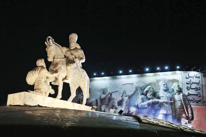 سرمقاله وطن امروز/ رونمایی مجسمهای که نقاب غربزدگی را کنار زد