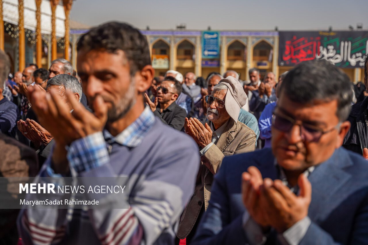 عکس/ اقامه نماز باران در حرم مطهر شاهچراغ(ع)