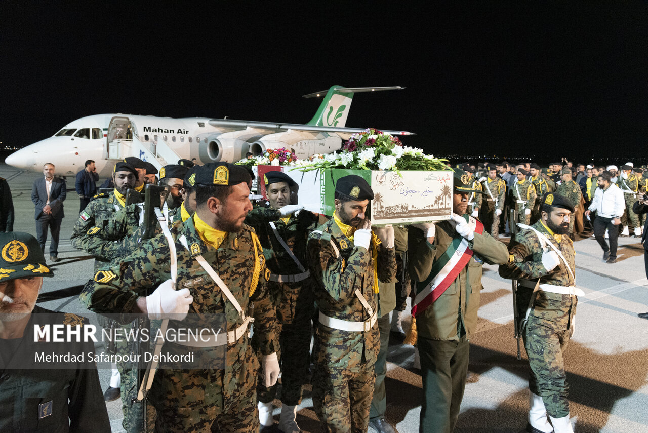 آیین استقبال از پیکر ۶ شهید گمنام دفاع مقدس در شهرکرد