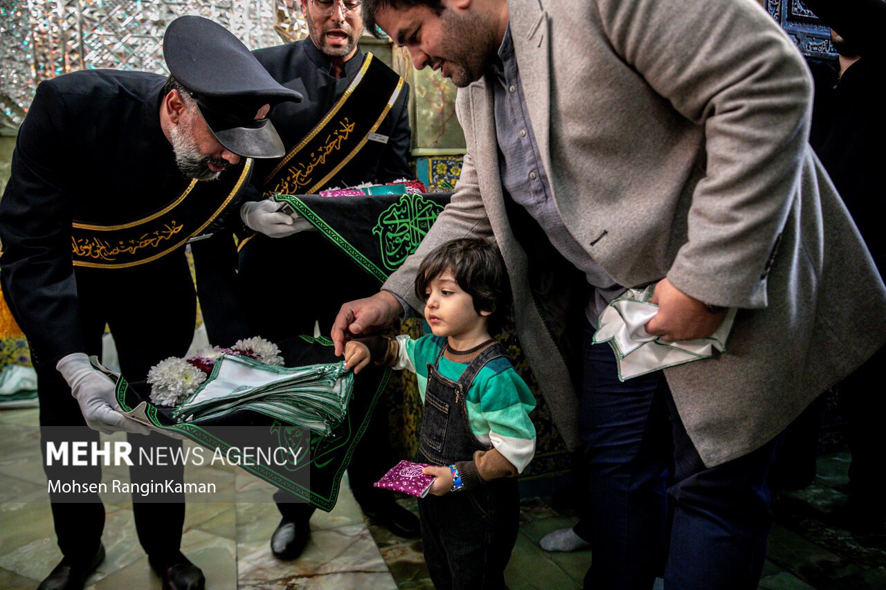  آیین غبارروبی ضریح مطهر آستان مقدس امامزاده صالح(ع)