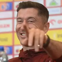 لواندوفسکی شگفتزده شد؛ چه چمن افتضاحی!