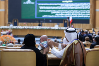 نشست متفاوت رئیسجمهور با حضور نوزادان و کودکان