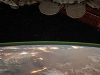 زمین در دلِ شب؛ نمای خیرهکننده از فضا