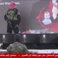 القسام جسد یک اسیر اسرائیلی را تحویل صلیب سرخ داد