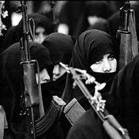 زن انقلابی، الگویی از همت و تلاش در عرصههای مختلف