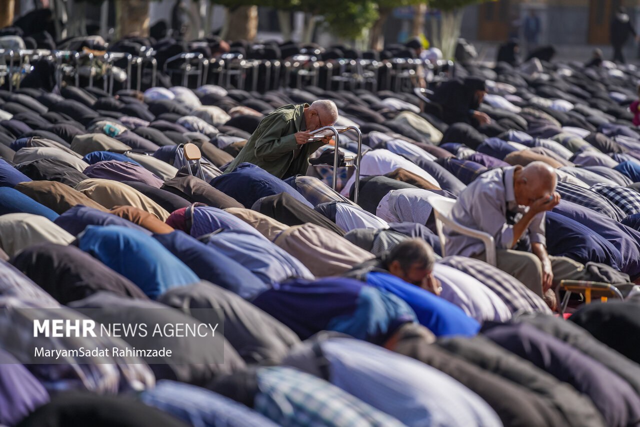 عکس/ اقامه نماز باران در حرم مطهر شاهچراغ(ع)