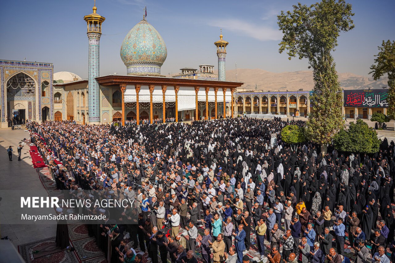 عکس/ اقامه نماز باران در حرم مطهر شاهچراغ(ع)