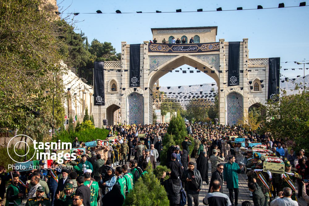 عکس/ استقبال از پیکر مطهر ۱۶ شهید گمنام در شیراز