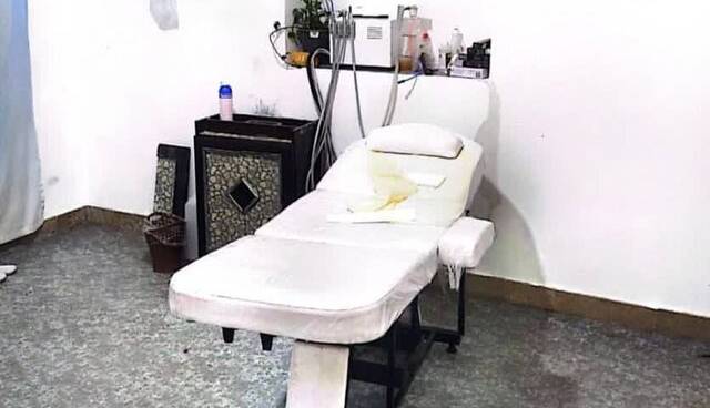 شناسایی دندانپزشک قلابی در حین کار در منزل مسکونی