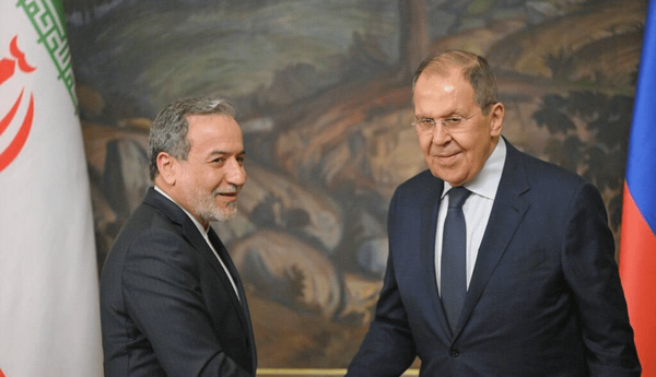 عراقچی در گفتگو با لاوروف: آژانس باید بیطرف بماند