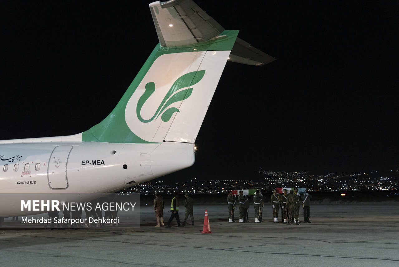 آیین استقبال از پیکر ۶ شهید گمنام دفاع مقدس در شهرکرد