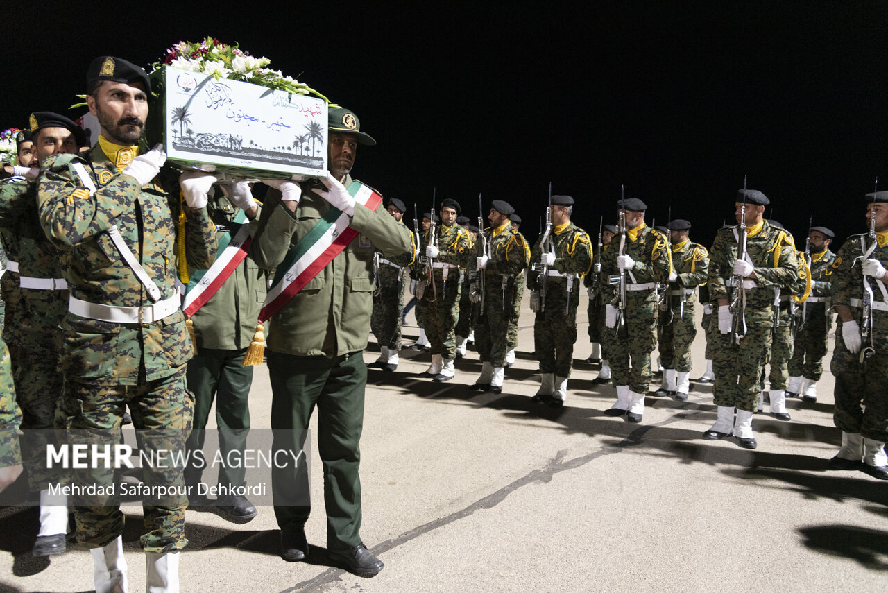 آیین استقبال از پیکر ۶ شهید گمنام دفاع مقدس در شهرکرد
