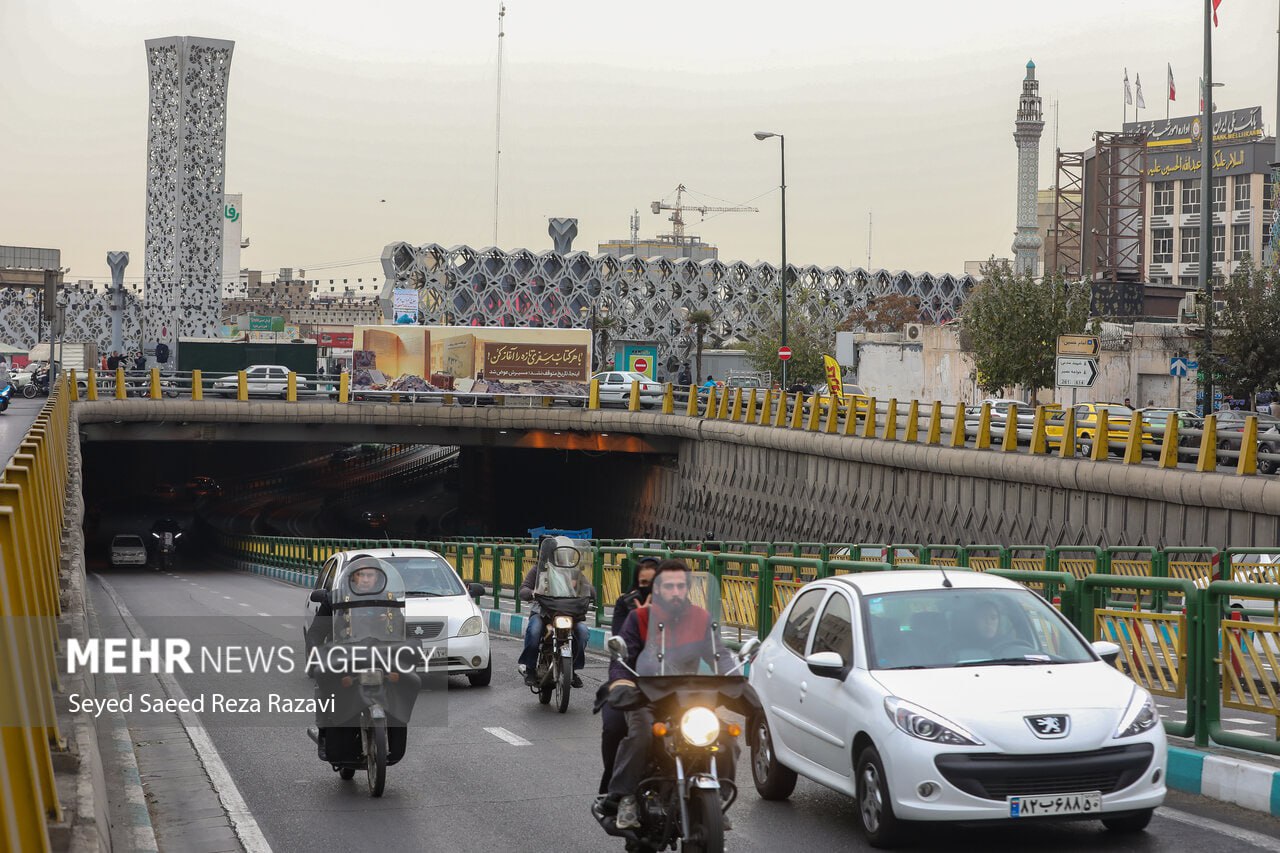 رونمایی از بنرهای نصب شده «با هر کتاب سفری تازه را آغاز کن»