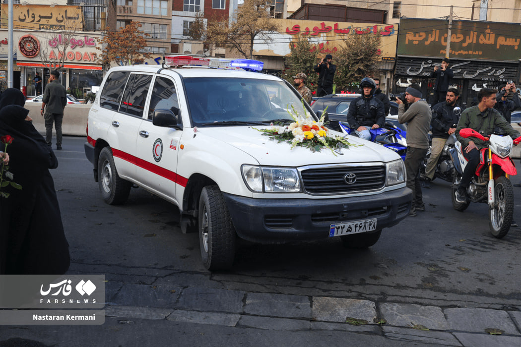 عکس/استقبال مردم کرج از ۱۰ شهید گمنام