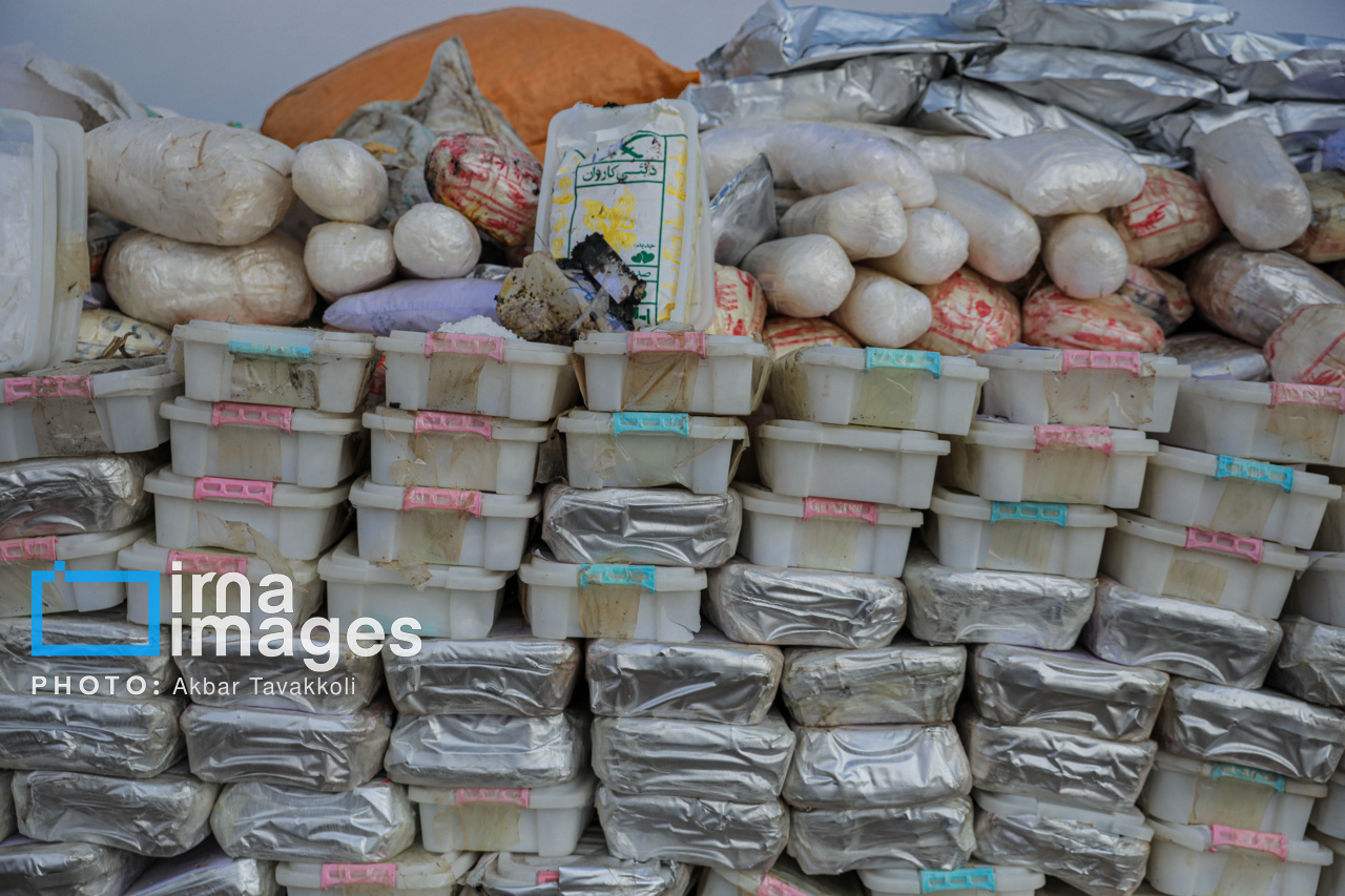 عکس/ امحای ۲۰ تن مواد مخدر