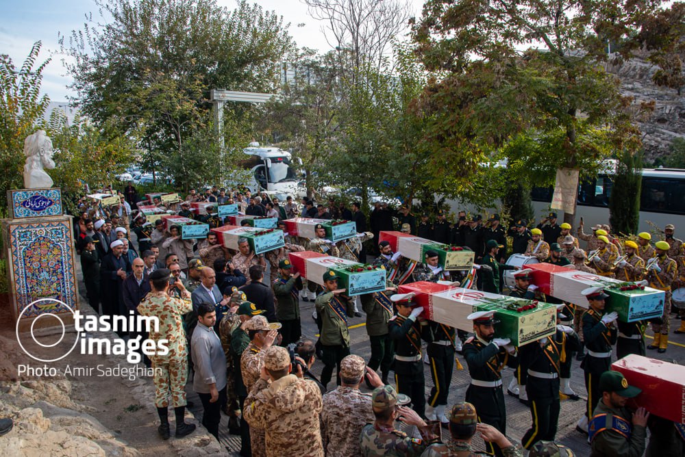 عکس/ استقبال از پیکر مطهر ۱۶ شهید گمنام در شیراز