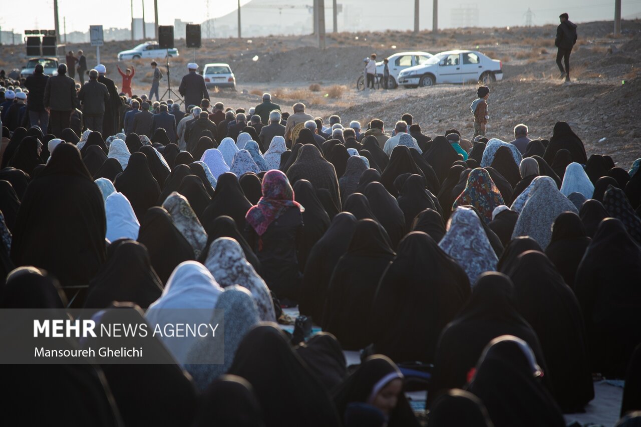 عکس/ اقامه نماز طلب باران در شاهرود